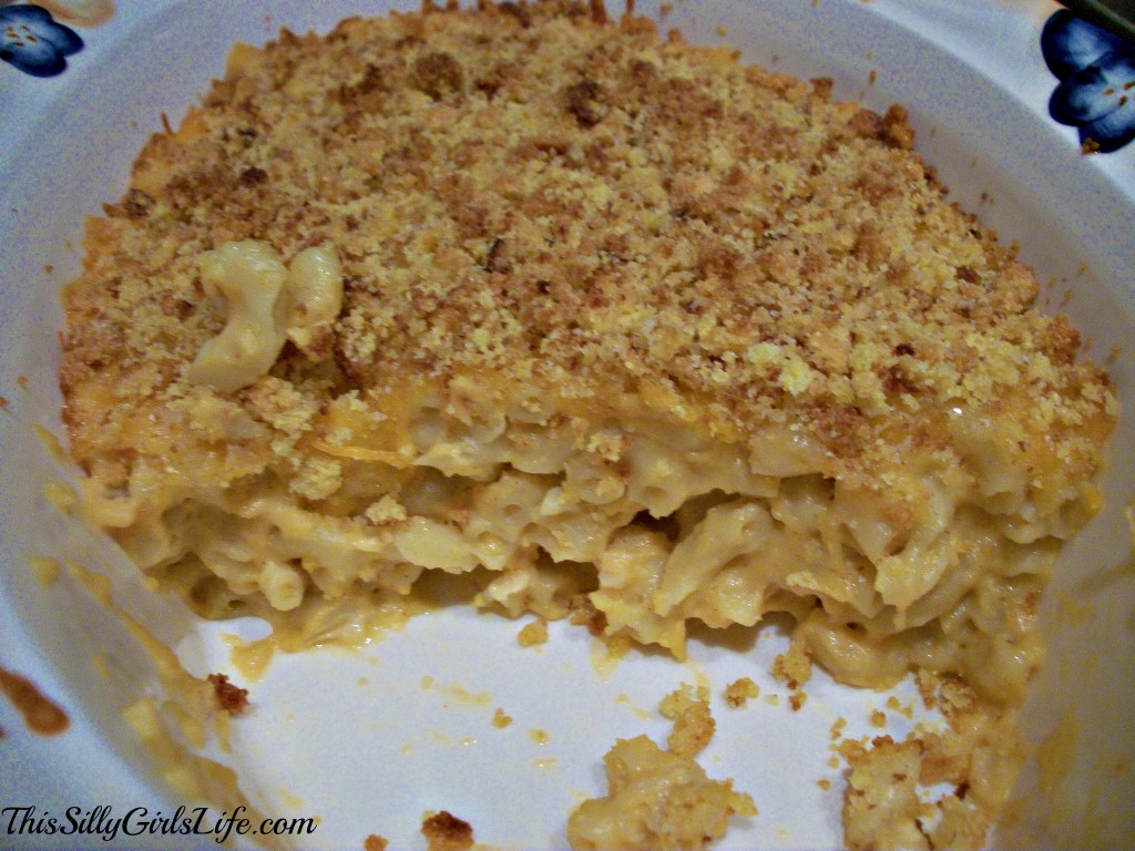 Baked Macaroni and Cheese with Cornbread Crust from ThisSillyGirlsLife.com Baked Macaroni and Cheese with Cornbread Crust from ThisSillyGirlsLife.com