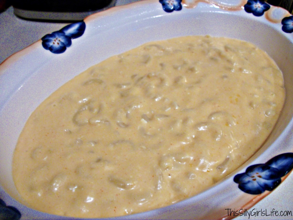 Baked Macaroni and Cheese with Cornbread Crust from ThisSillyGirlsLife.com Baked Macaroni and Cheese with Cornbread Crust from ThisSillyGirlsLife.com