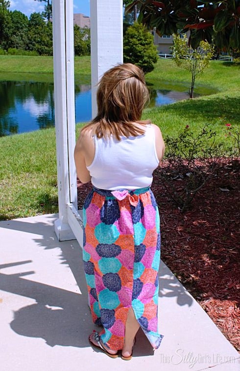 DIY Maxi Dress from https://ThisSillyGirlsLife.com/2013/09/diy-maxi-dress/ #DIY #MaxiDress #Dress #Floral #Sewing