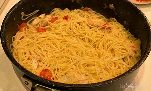 Blistered Tomato and Chicken Pasta, This would be a perfect dish to try out if you aren't much of a cook. You would definitely impress your sweetie if you made this and served it for Valentine's Day!