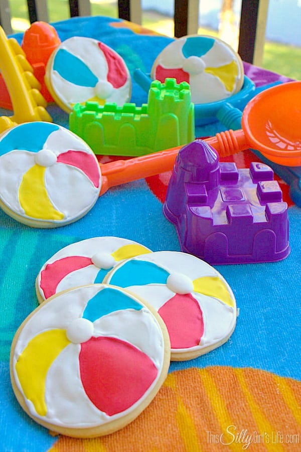 Beach Ball Sugar Cookies, follow this bloggers cookie journey as she learns how to decorate sugar cookies! First up are these adorable beach balls. #CreatizeBuzz
