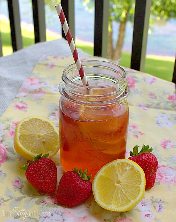 Strawberry Lemonade Iced Tea, your favorite summertime drinks mixed into one! With fresh strawberry ice cubes!