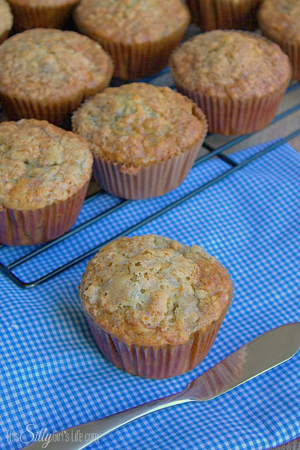 Apple Banana Oat Muffins, an easy, on the go snack with the flavors of banana bread! - ThisSillyGirlsLife.com #ChiquitaCookingLab