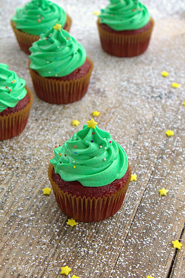 Christmas Tree Frosted Cupcakes, easy and super cute technique for a festive holiday treat! - ThisSillyGirlsLife.com #ChristmasTreeCupcakes
