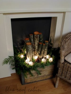 20 Rustic Christmas Home Decor Ideas, gorgeous, rustic and nature inspired ideas for you Christmas home decorating! - ThisSillyGirlsLife.com 