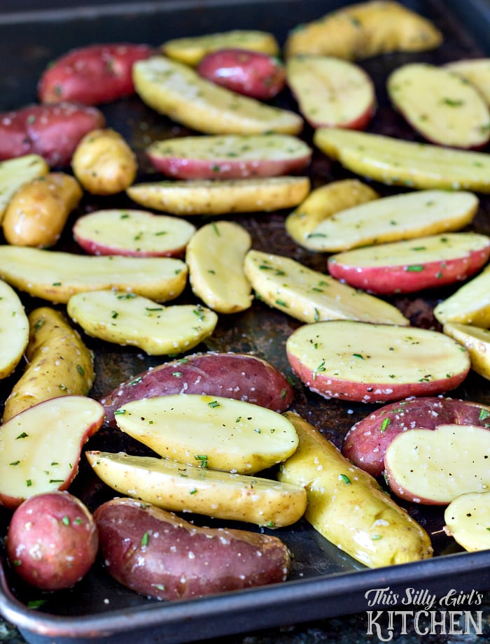 Rosemary Roasted Fingerling Potatoes, a beautiful, flavorful side dish for Thanksgiving, or any night of the week! from ThisSillyGirlsLife.com #thanksgiving #thanksgivingrecipes #roastedpotatoes