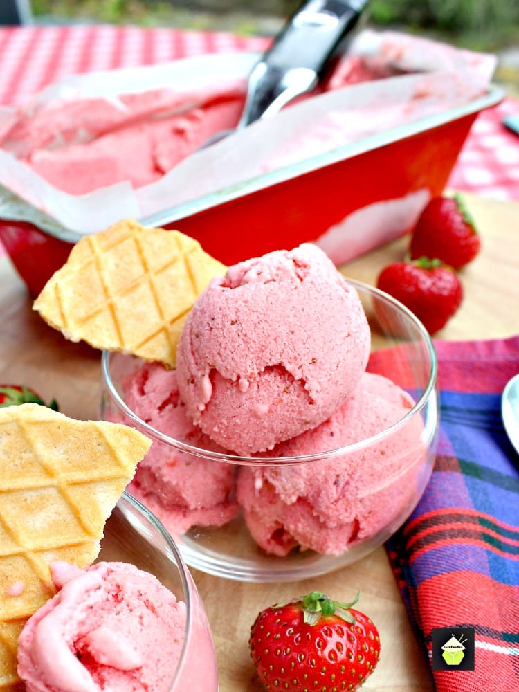 Easy-Strawberry-Ice-Cream3