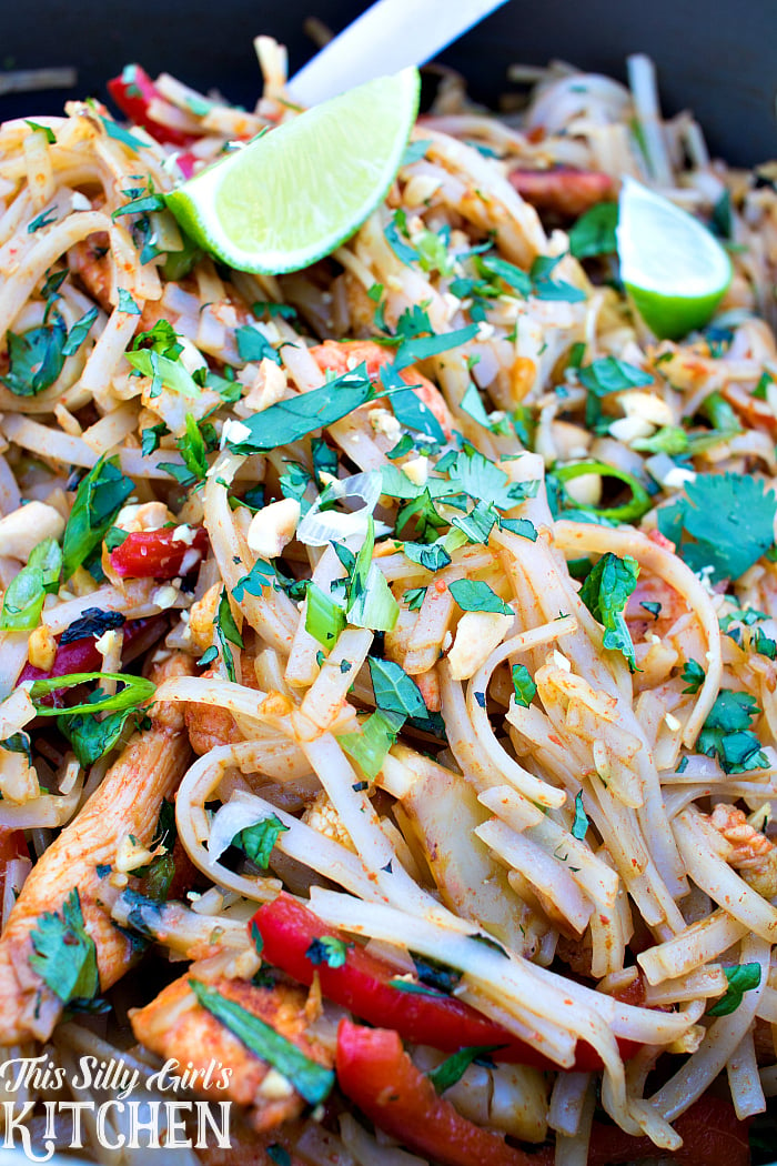 Skinny Chicken Pad Thai, a favorite dish made lighter with chicken, veggies, peanuts and classic pad Thai flavors! from ThisSillyGirlsLife.com #tablespoon #ad @tablespoon