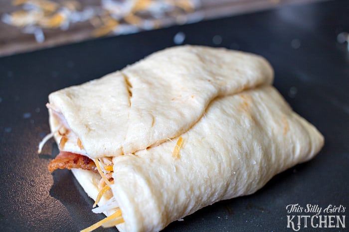 Monterey Chicken Roll Ups, crescent rolls stuffed with bbq chicken, cheese and BACON... drool. from ThisSillyGirlsLife.com