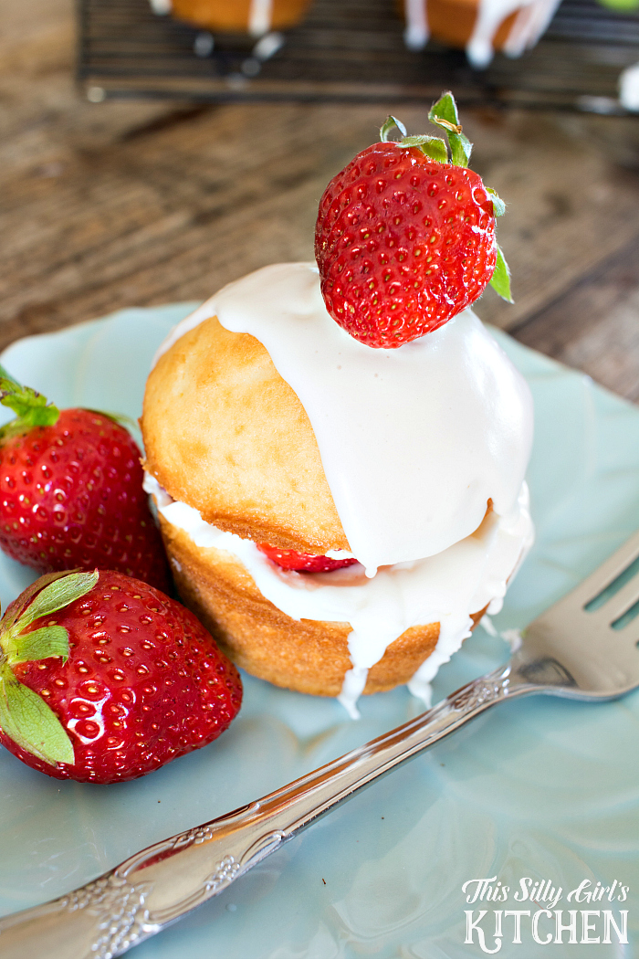 Strawberry Shortcake Cupcakes, white cake sliced in half, stuffed with vanilla frosting and fresh strawberries, drizzled with a vanilla frosting glaze! from ThisSillyGirlsLife.com #ad