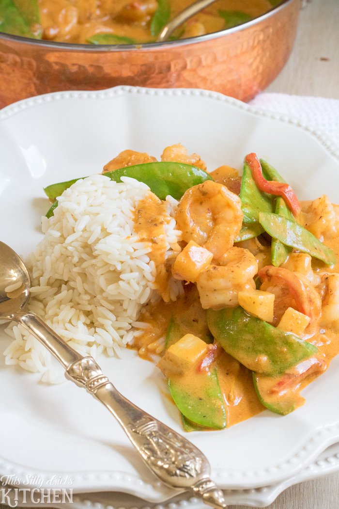 30 Minute Shrimp Coconut Curry, a quick and easy curry using shrimp, coconut milk and veggies! from ThisSillyGirlsKitchen.com #RiceMonthwithMinute AD