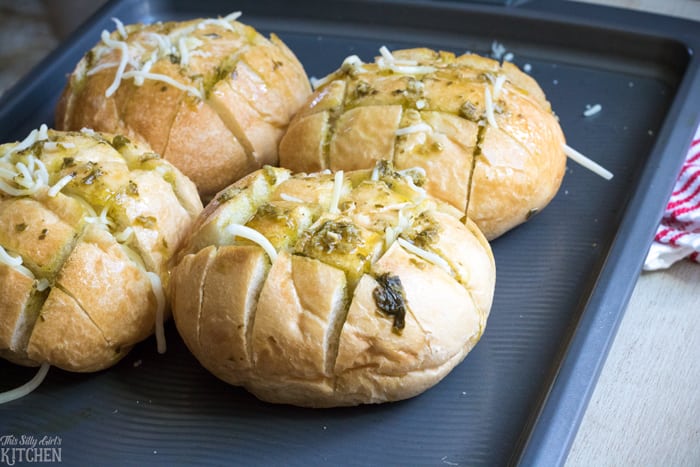Cheesy Pesto Pull Apart Rolls, pesto, garlic and mozzarella combined with high quality olive oil make these pull apart rolls the star of any meal! from ThisSillyGirlsKitchen.com #ad #wherechefsshop