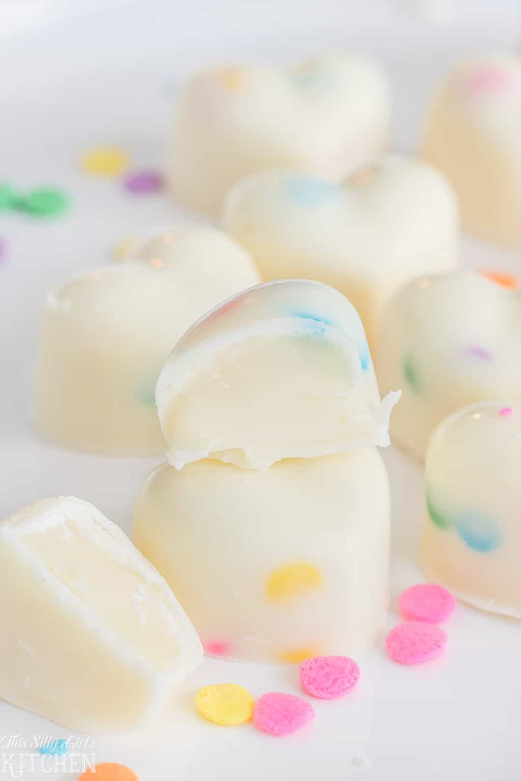 White Chocolate truffles, made with white chocolate #ganache, these are an easy, fun candy you can make at home! #Recipe from ThisSillyGirlsKitchen.com #whitechocolate #truffles #valentinesday #candy