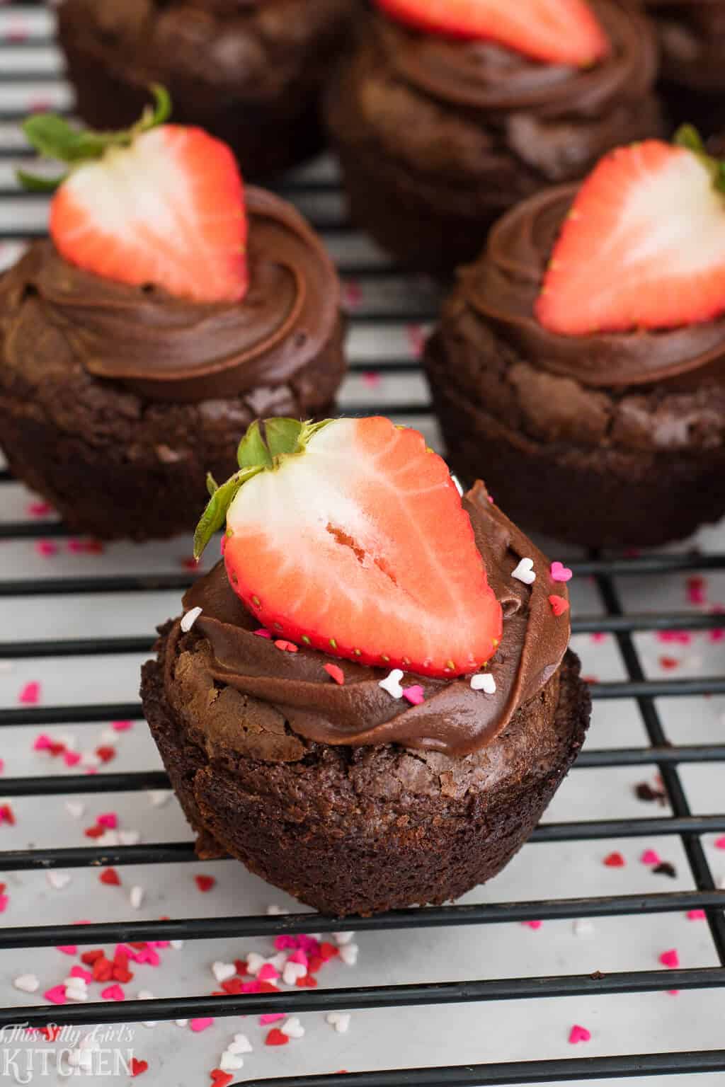 Easy Strawberry Brownie Cups, an easy yet delicious treat for your Valentine! #Recipe from ThisSillyGirlsKitchen.com #brownie #strawberry #chocolate