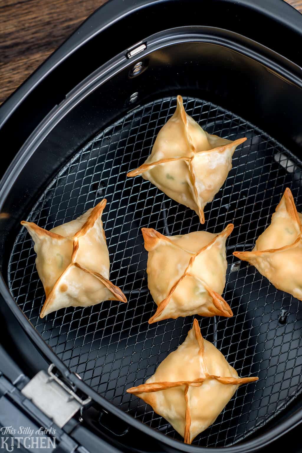 Buffalo Chicken Wontons, only 6 ingredients and ready in 15 minutes, perfect for game day! #Recipe from ThisSillyGirlsKitchen.com #buffalochicken #wontons #airfryer