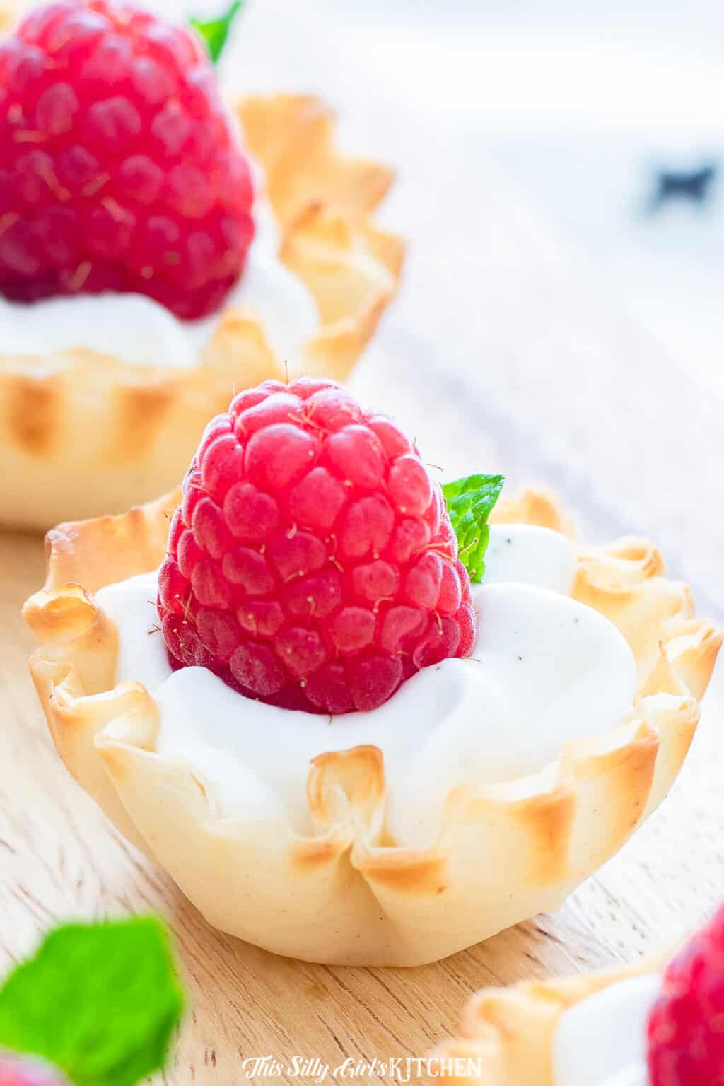 Raspberry Dessert Cups, a simple and easy make-ahead dessert perfect for entertaining! #recipe from thissillygirlskitchen.com #raspberry #dessert #raspberrydessert #whippedcream #lemon #raspberrylemon #raspberrydessertcups
