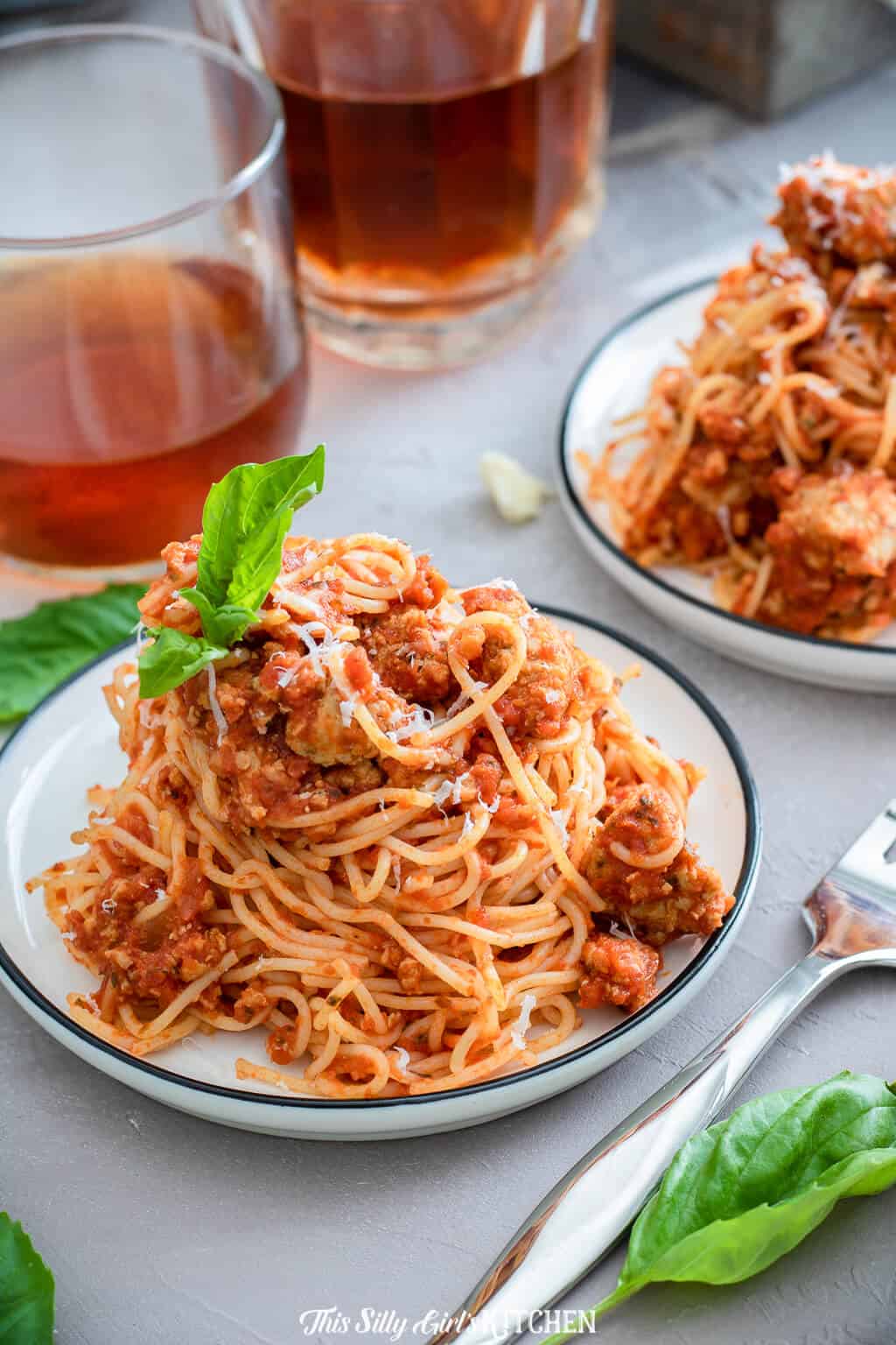 Meat Sauce made with easy homemade ground turkey sausage and bottled sauce makes this recipe easy, fast, and full of flavor. #recipe from thissillygirlskitchen.com #meatsauce #meatsaucewithturkey #spaghetti #marinara
