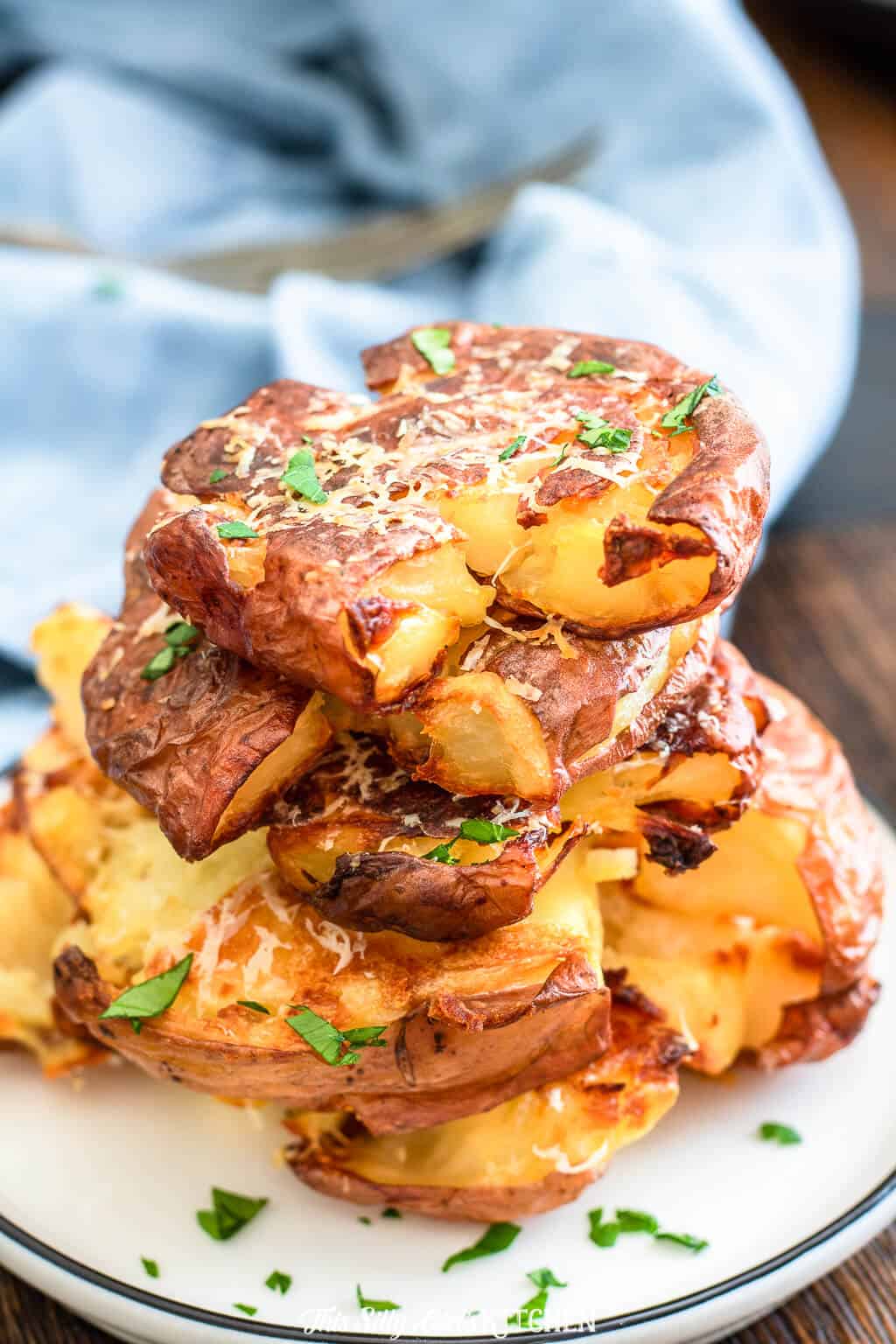 Parmesan Smashed Potatoes served with roasted garlic aioli is an easy and hearty side dish. #recipe from thissillygirlskitchen.com #potatoes #sidedish #potatosidedish #smashedpotatoes #parmesanpotatoes #garlic #garlicaioli