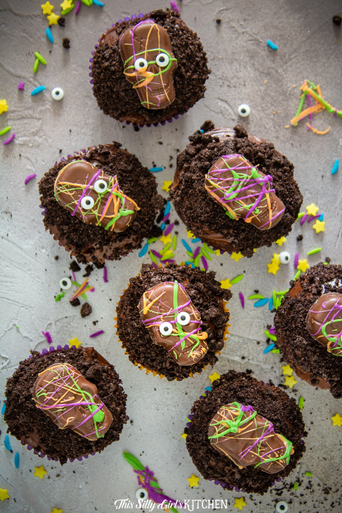 Monster Halloween Cupcakes are a festive treat to serve during the fall season. Perfect for parties or as an after trick-or-treating snack!