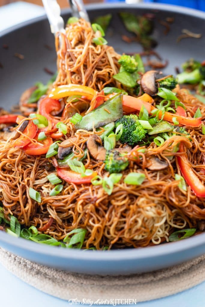 Vegetable Lo Mein is a classic take out dish that can easily be made at home! #recipe from thissillygirlskitchen.com #lomein #takeout #betterthantakeout #vegetablelomein #Chinesefood #Chinesetakeout