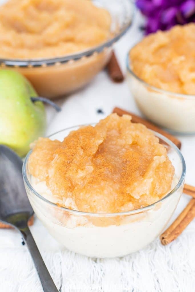 Caramel Apple Pudding Cups, creamy caramel pudding topped with homemade cinnamon applesauce. #recipe from thissillygirlskitchen.com #caramelpudding #applesauce #puddingcups