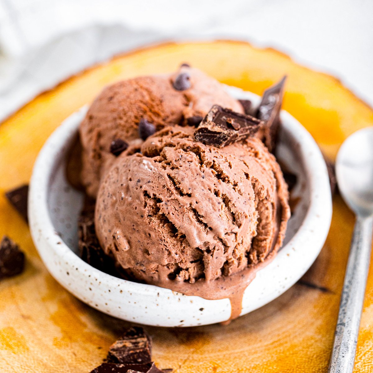 https://thissillygirlskitchen.com/wp-content/uploads/2021/07/No-Churn-Chocolate-Ice-Cream-7-2.jpg