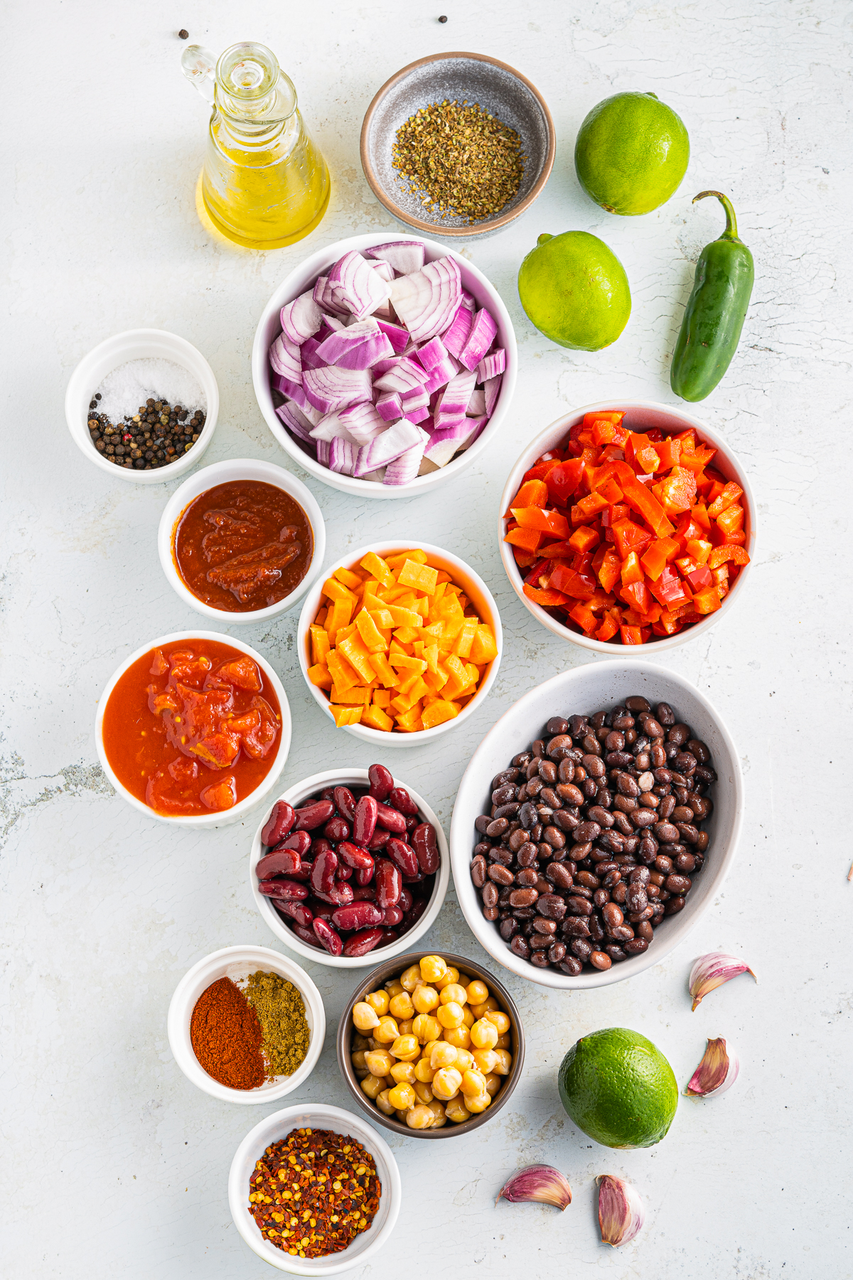 Ingredients needed to make a Vegetarian Chilii Recipe.
