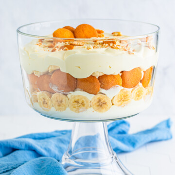Magnolia Banana Pudding in trifle bowl.