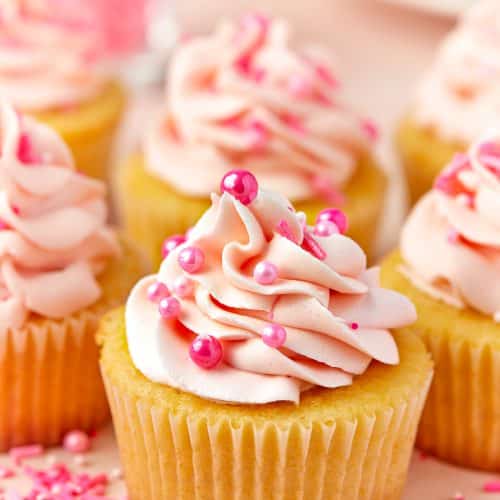 Pink cupcakes (VIDEO) - Spatula Desserts