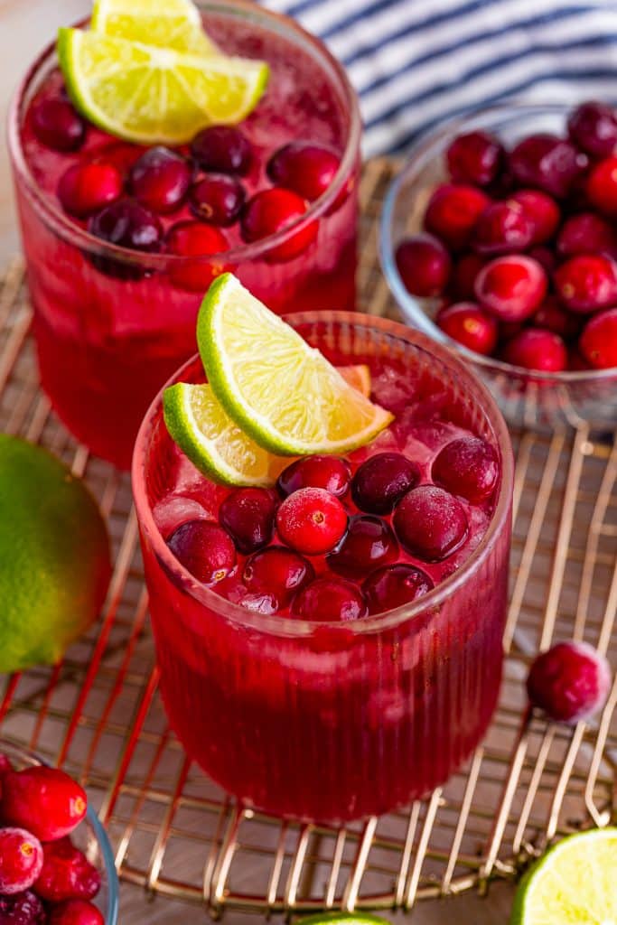 Vodka Cranberry Recipe (Classic Cape Codder Cocktail)