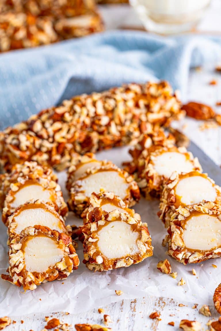 Grandma’s Caramel Pecan Logs (Old-Fashioned Recipe)