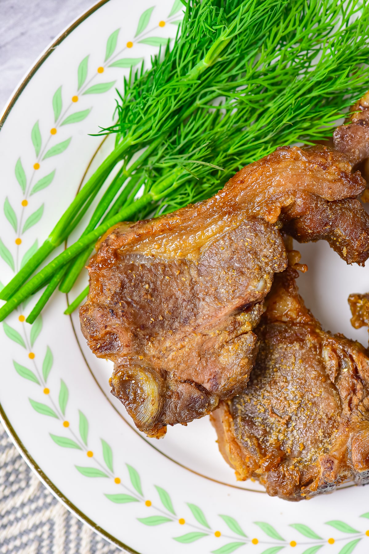 upclose image air fryer lamb chops on plate