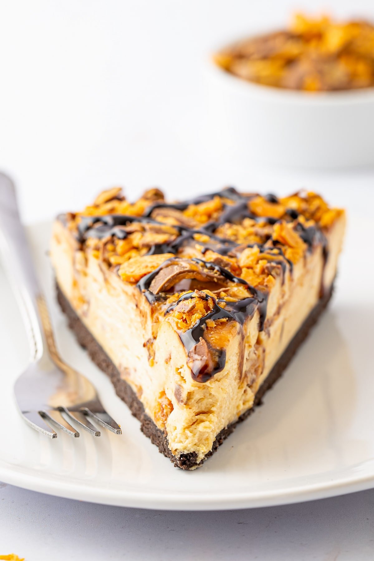 butterfinger cheesecake on a white plate