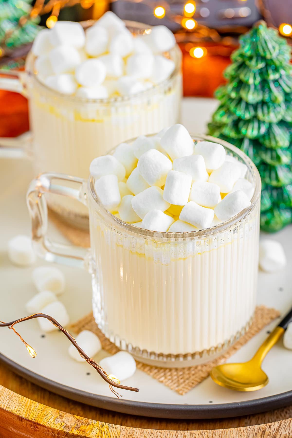 white hot chocolate in glass mugs with marshmallows