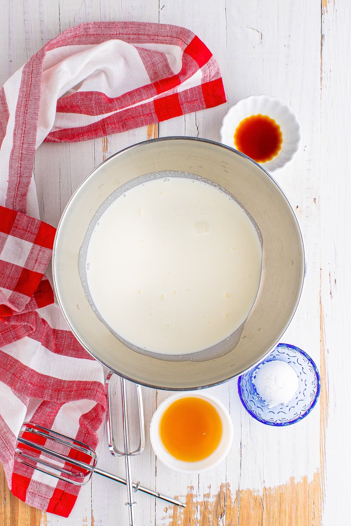 ingredients needed to make Maple Whipped Cream