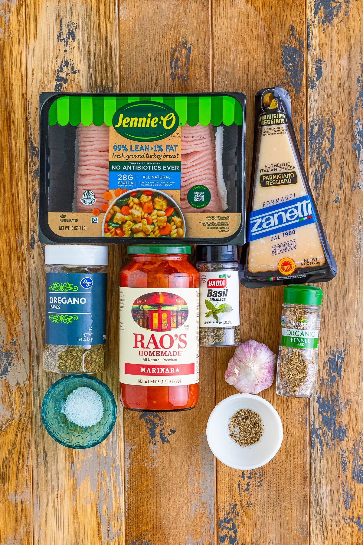 Meat Sauce made with easy homemade ground turkey sausage and bottled sauce makes this recipe easy, fast, and full of flavor. #recipe from thissillygirlskitchen.com #meatsauce #meatsaucewithturkey #spaghetti #marinara ingredients needed to make Turkey Spaghetti