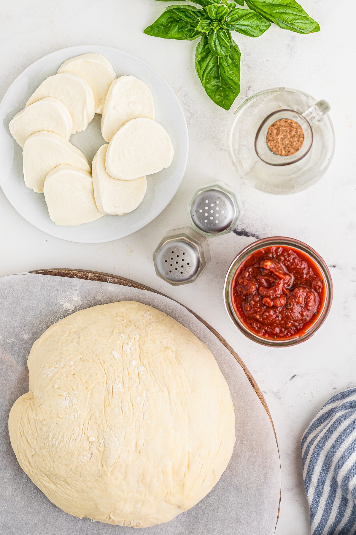 ingredients needed to make Margherita Pizza