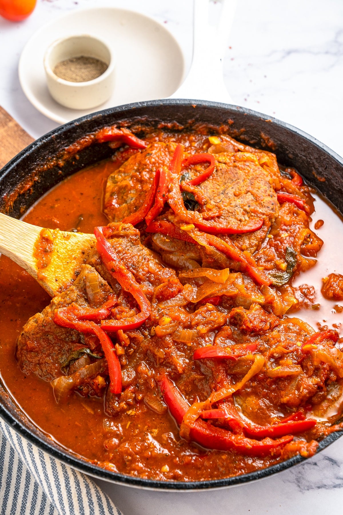 Steak Pizzaiola in skillet