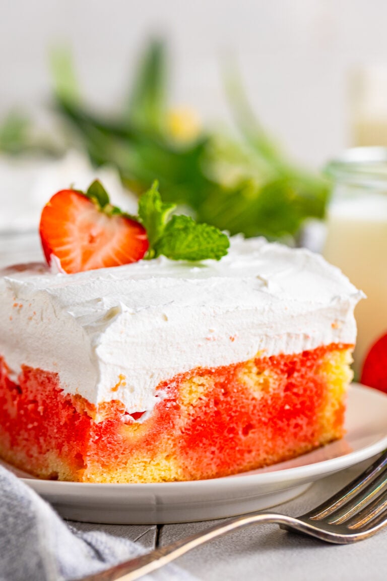 Easy Strawberry Jello Cake Recipe