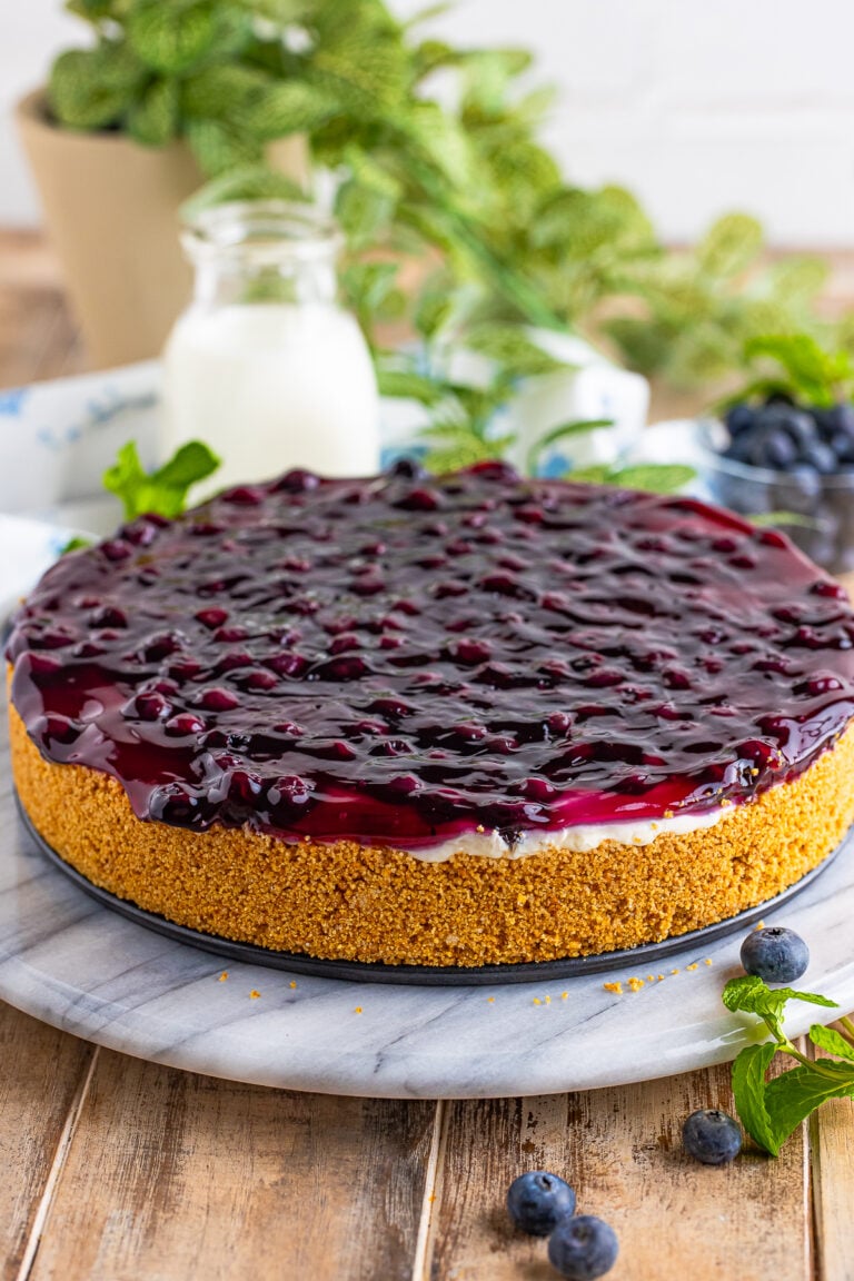 Easy No Bake Cheesecake with Blueberries