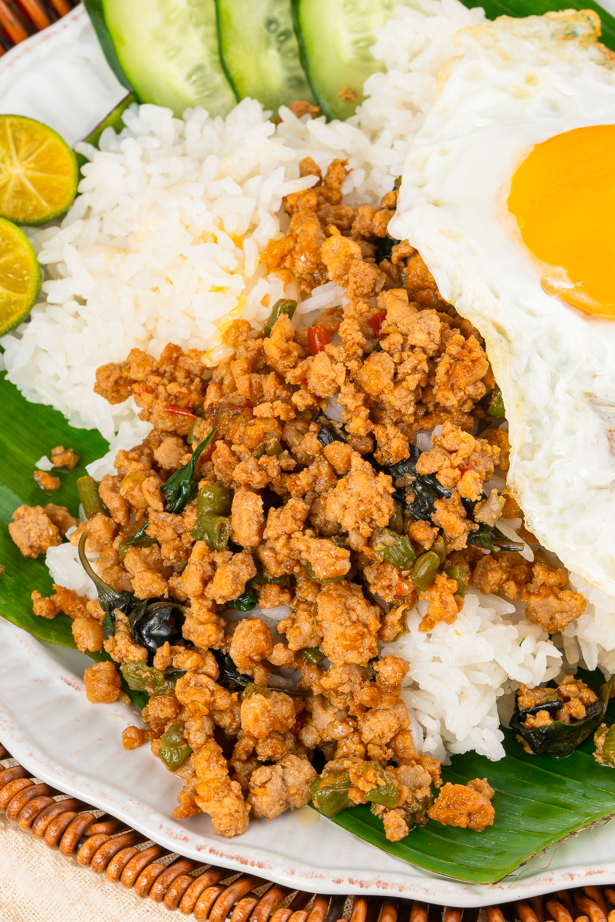 Let’s talk about one of the most popular Thai street food dishes—Phad Kra Pao! You may also see it spelled Pad Ka Prao or Pad Gaprao.