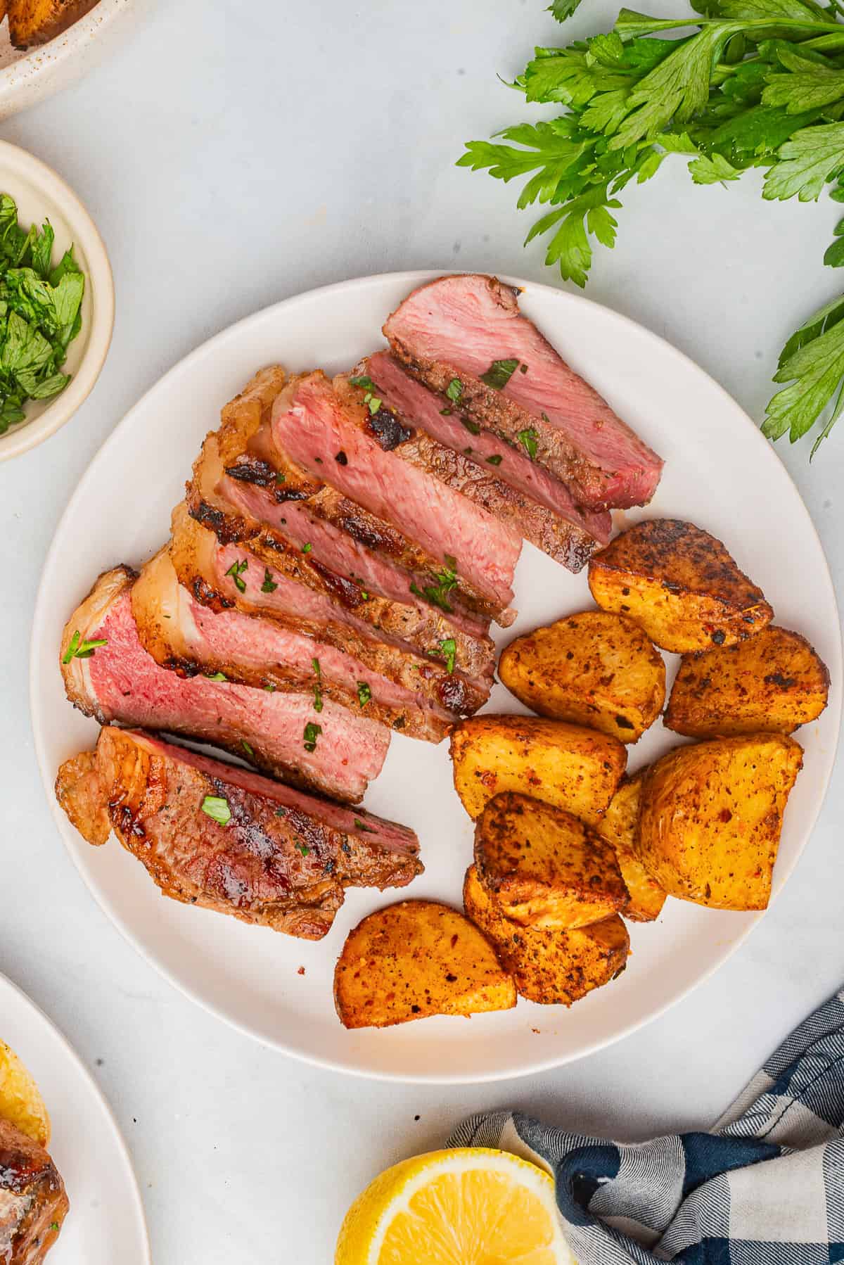If you’re looking for the perfect Barbeque Sirloin Steak recipe that’s easy to make and packed with flavor, you’re in the right place.