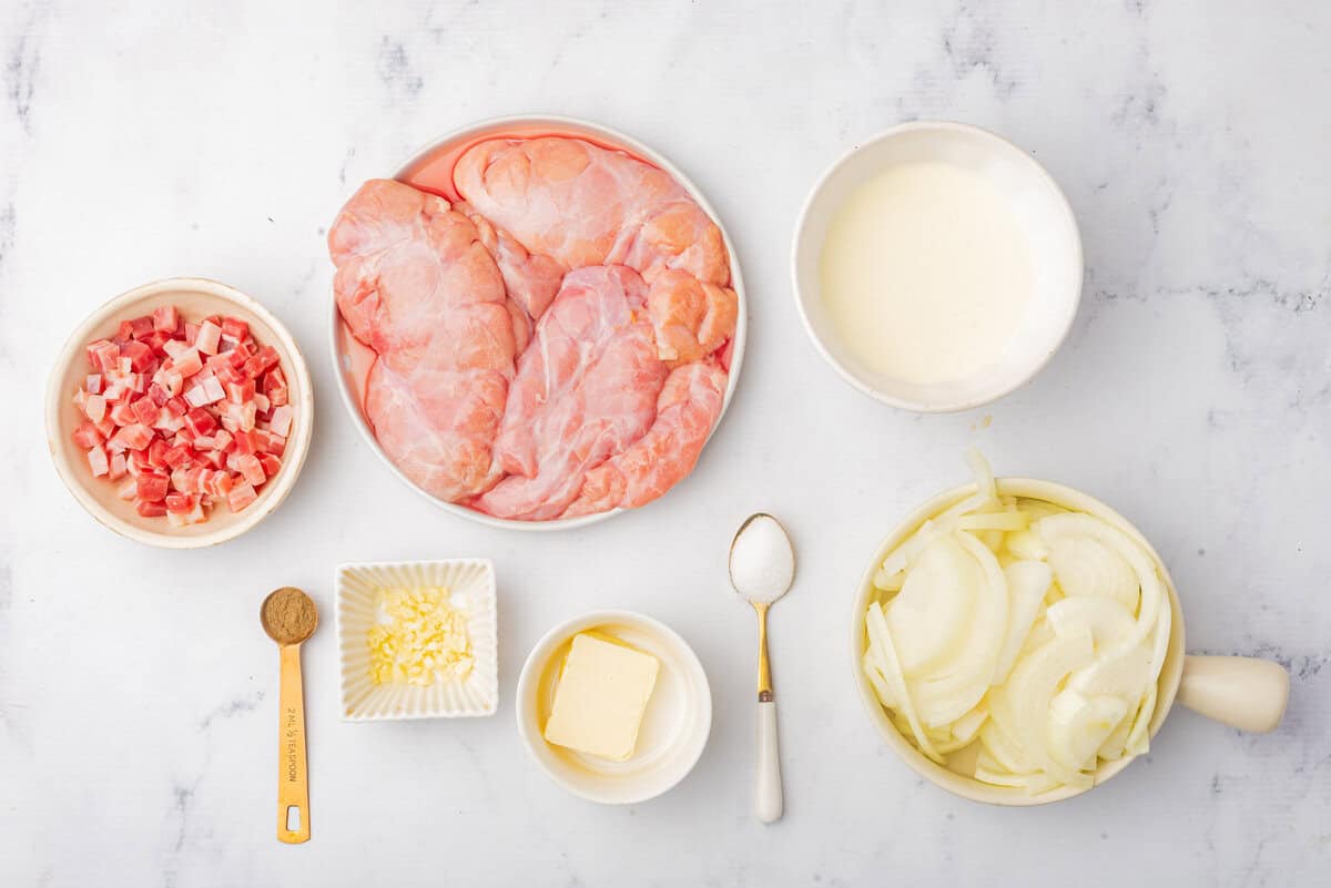 the ingredients
Sweetbreads
Onions
Garlic
Bacon
Butter
Heavy cream
Salt
Black pepper
Fresh thyme