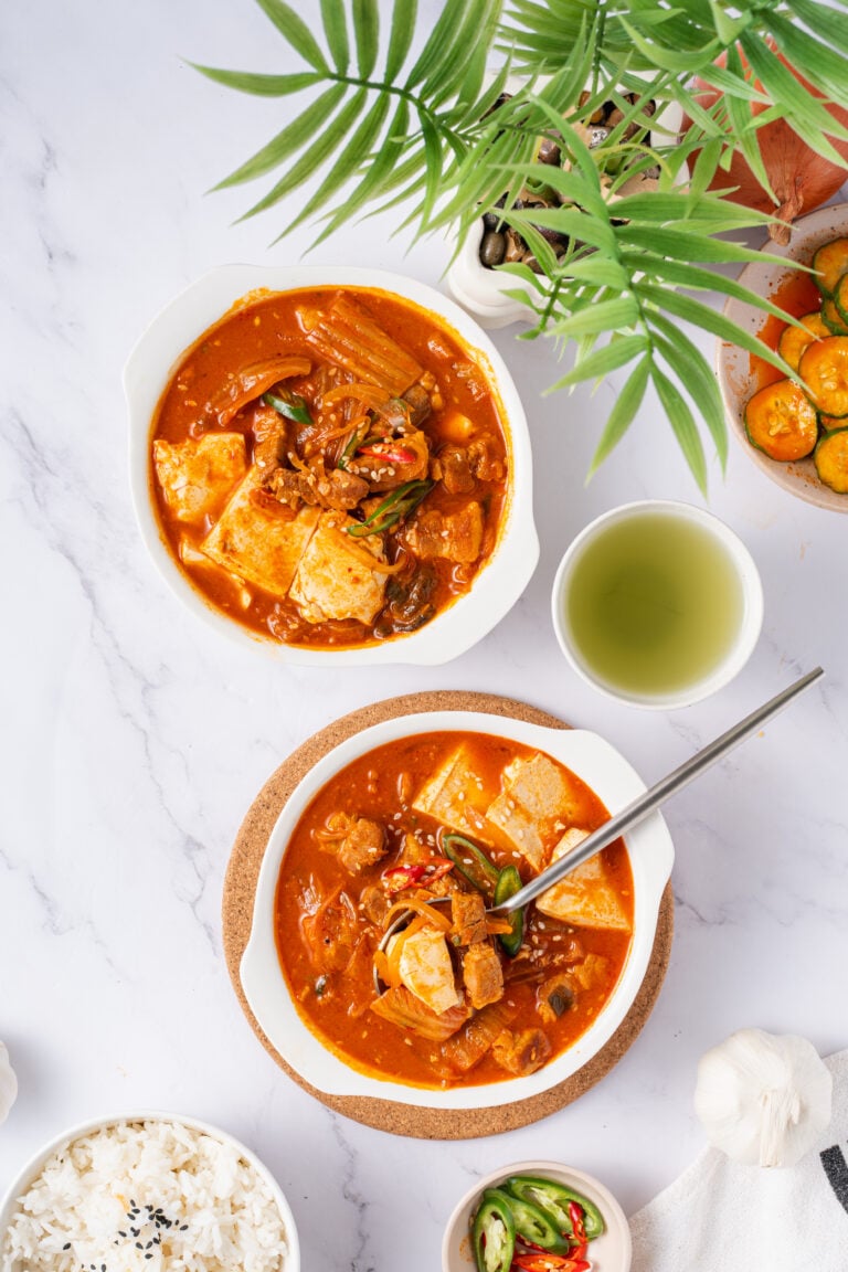 Korean Kimchi Stew (Kimchi Jjigae)