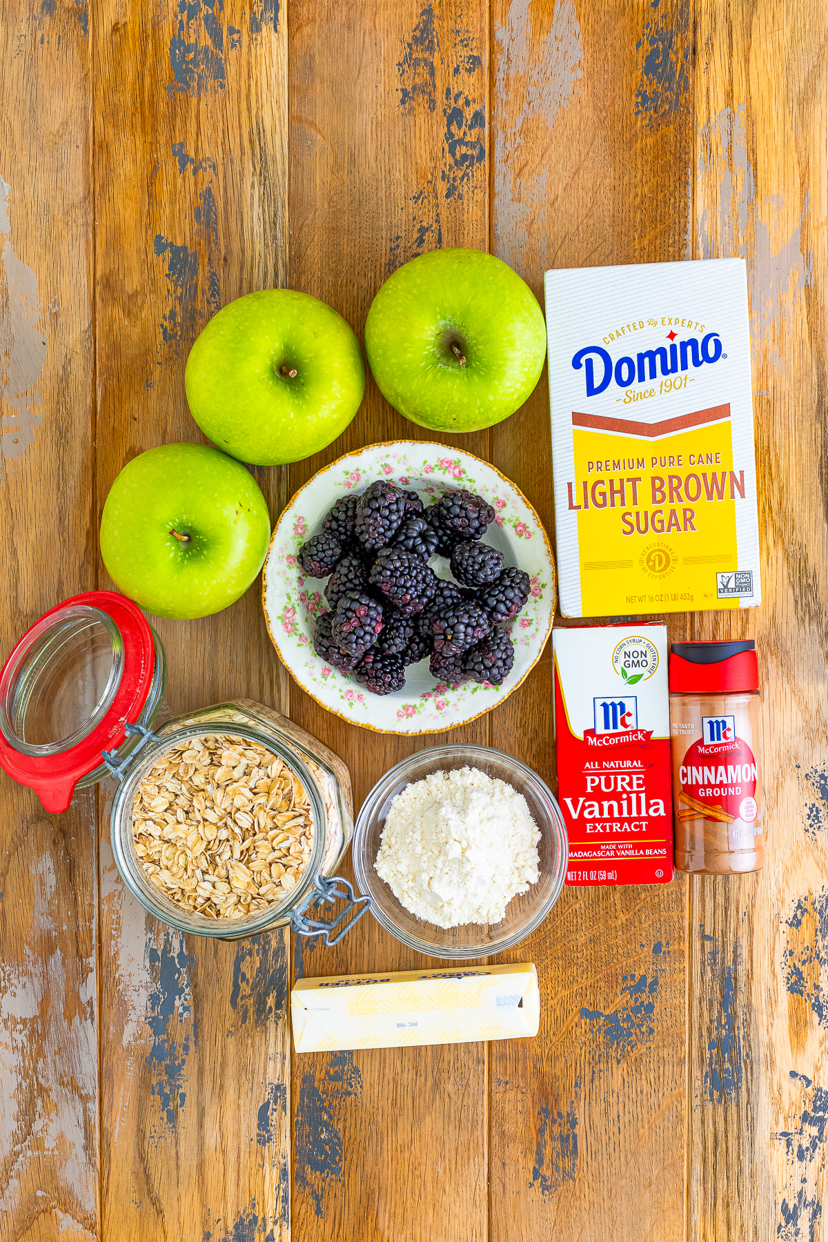 There’s something magical about a bubbling Apple and Blackberry Crumble. Especially when the weather turns cool and you crave a warm, fruit‑packed hug in a bowl.

