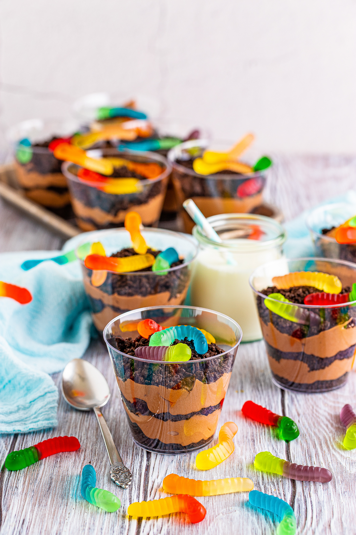 Let’s talk about Dirt Cake Cups! You know, those fun, creamy, chocolatey little cups of joy that make everyone smile! 