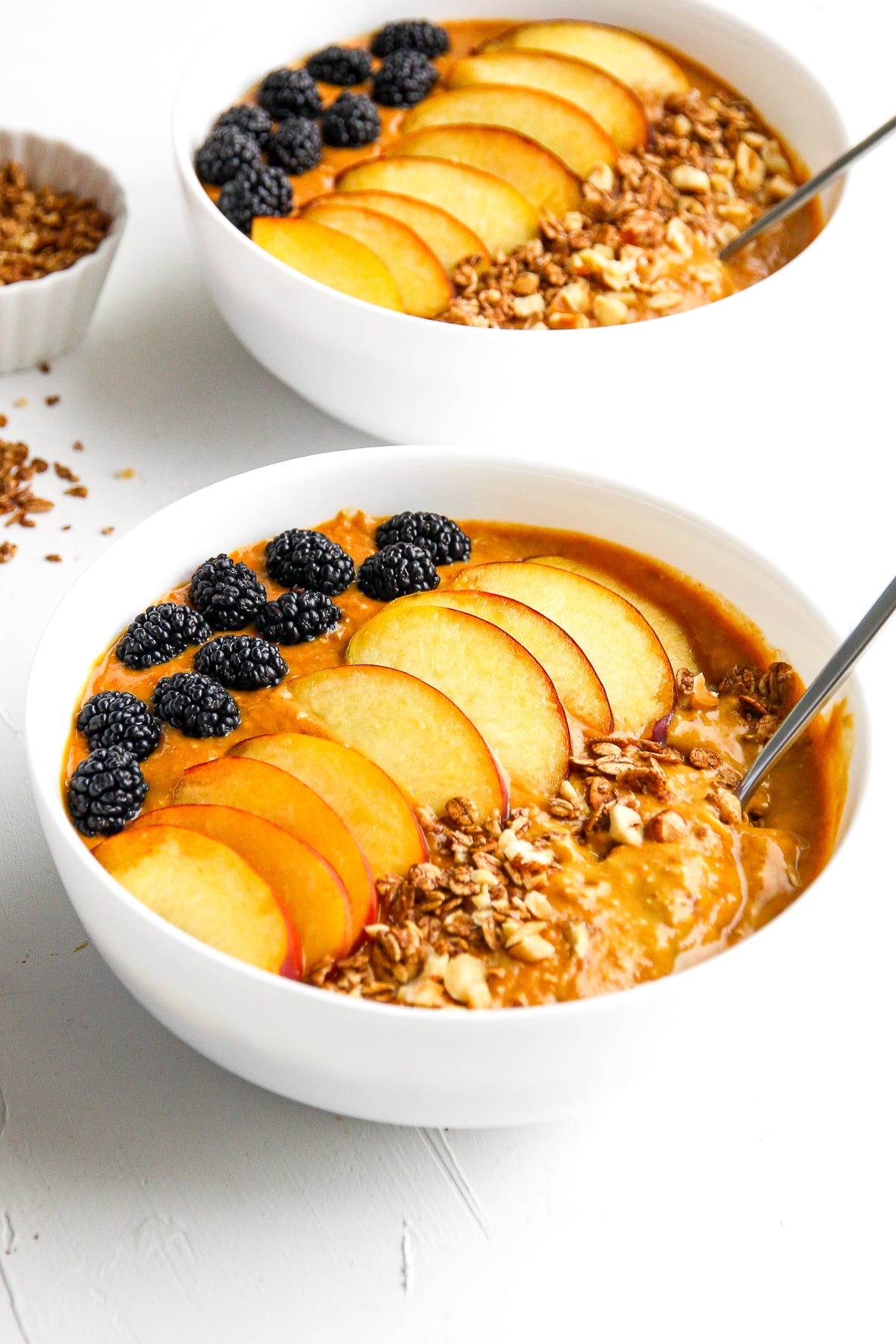 Morning me has exactly two speeds: half-asleep zombie and full-on smoothie-bowl cheerleader.
These Apricot Oatmeal Fruit Smoothie Bowls Recipe flip the switch to cheerleader in just the right way!