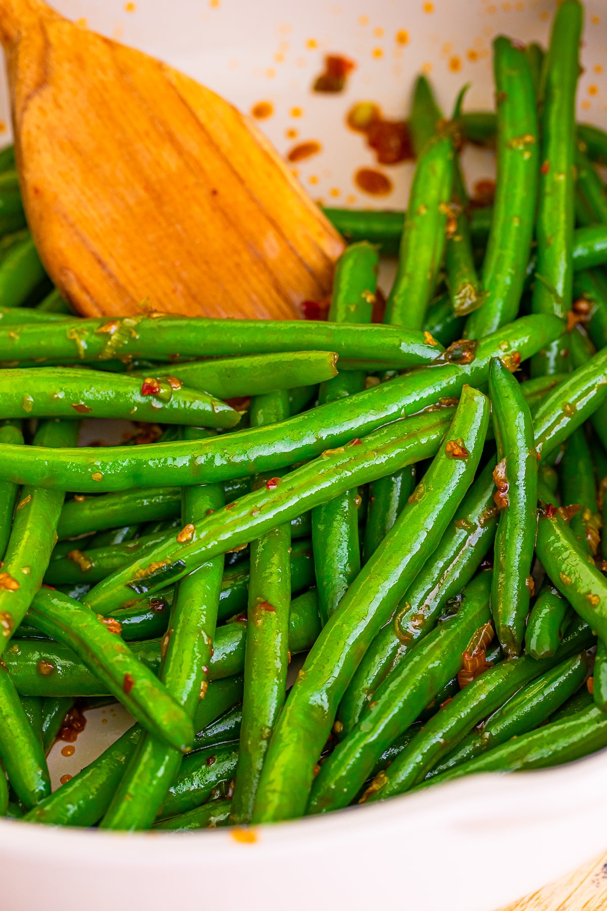 When I was a kid, every time Mom pulled out the large skillet I knew good things were coming.
We’re talking about a green bean stir fry recipe, here.