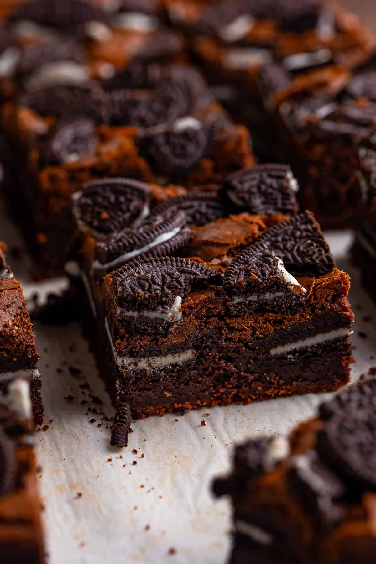 These Oreo brownies have a dark, rich chocolate flavor and little pockets of cookie goodness in every bite. Who doesn’t love little pockets of cookies??