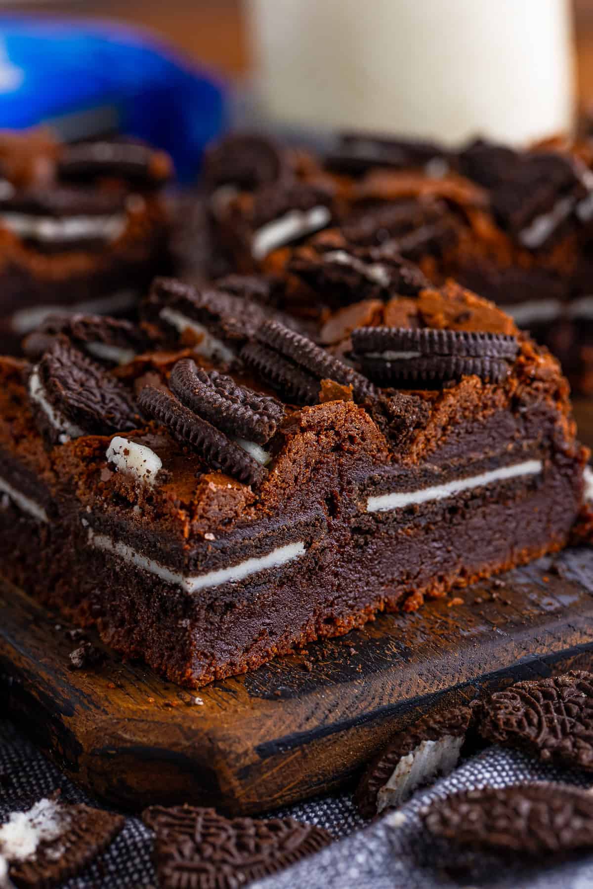 These Oreo brownies have a dark, rich chocolate flavor and little pockets of cookie goodness in every bite. Who doesn’t love little pockets of cookies??